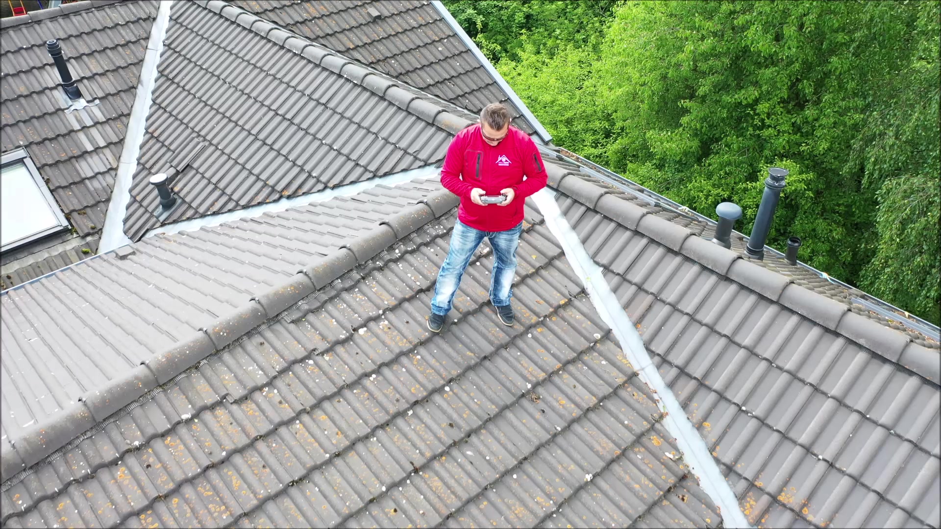 Drohnenaufnahmen für Dachinspektion